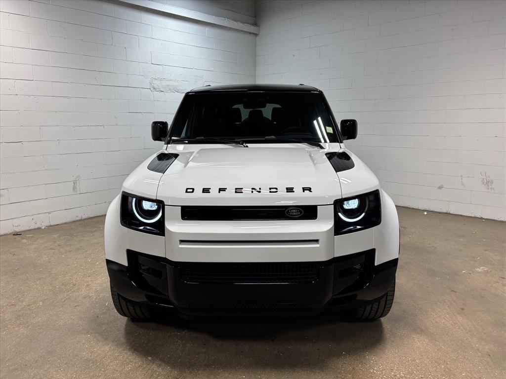 New 2026 Land Rover Defender 130 X-Dynamic SE image 3