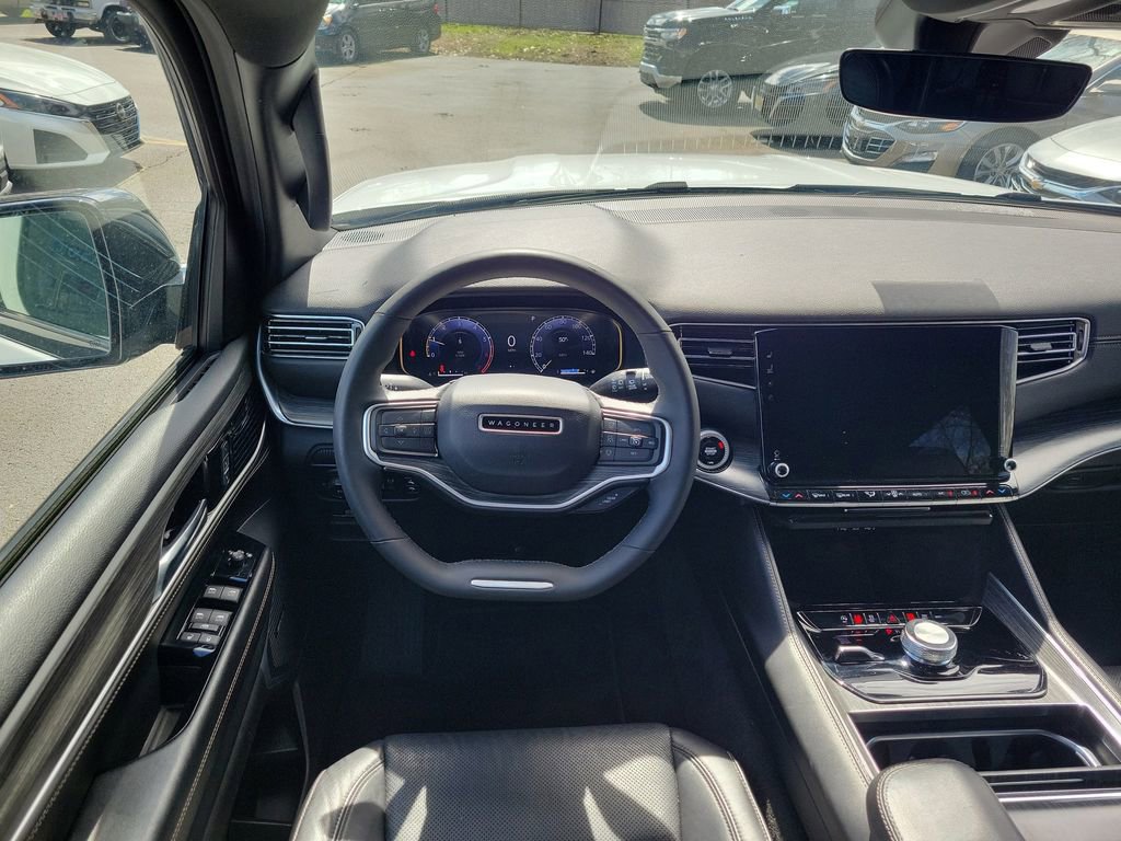 Used 2024 Jeep Wagoneer Series II w/ Flexible Seating Group AWD/4WD image 12