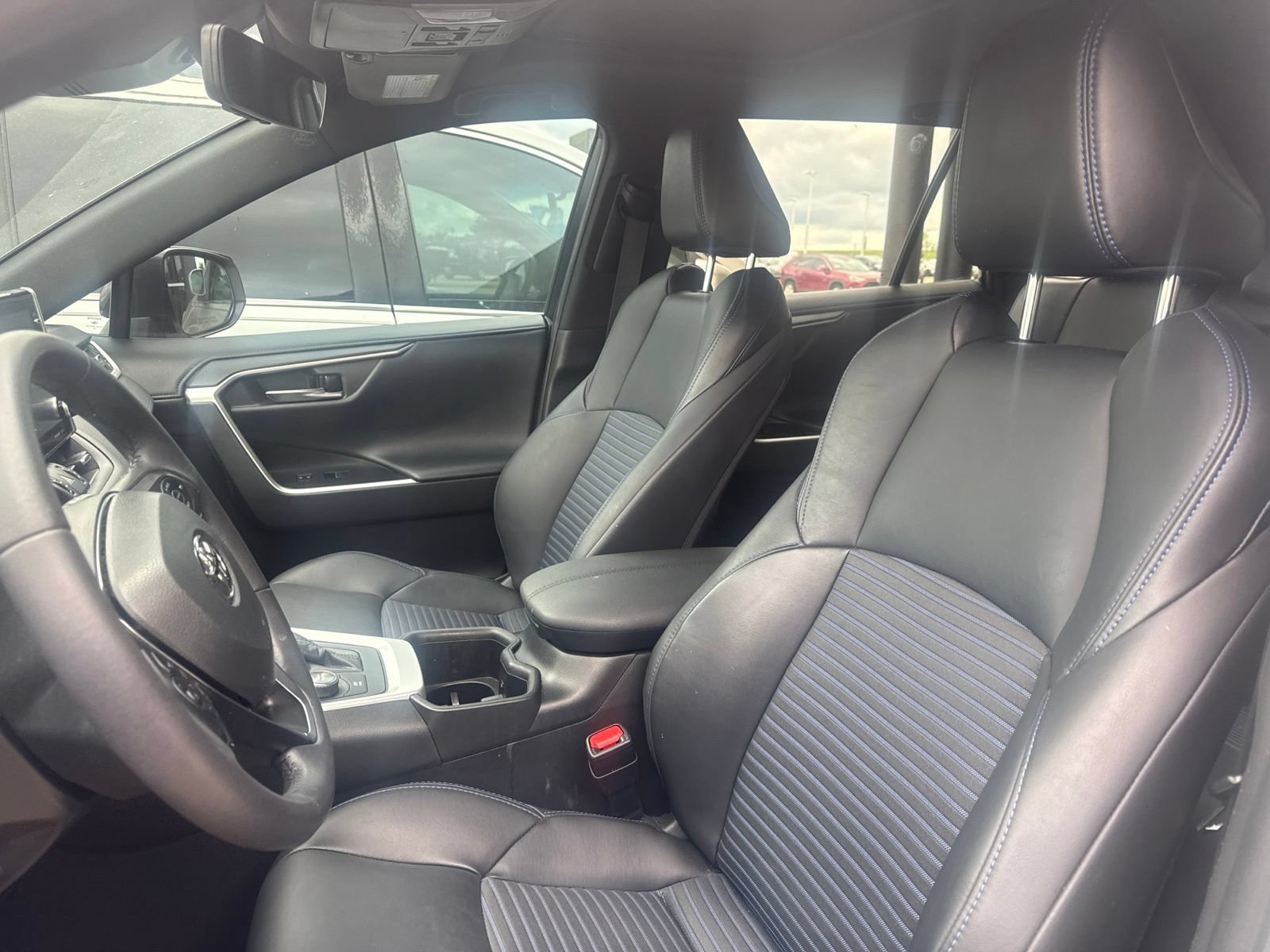 Used 2022 Toyota RAV4 XSE AWD/4WD image 7