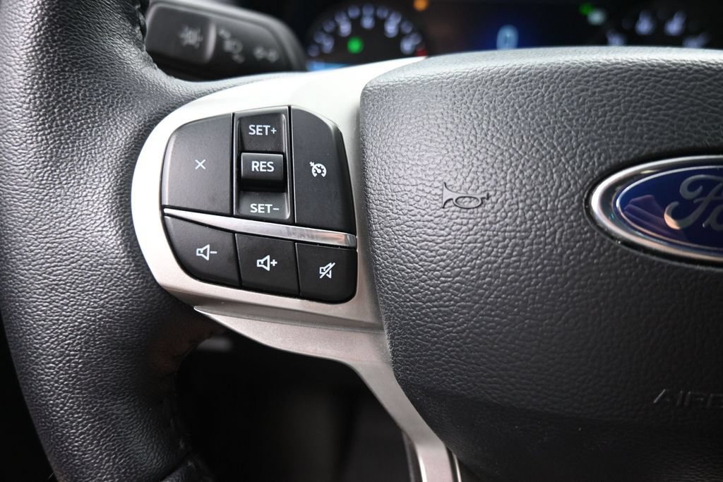 Used 2024 Ford Explorer XLT w/ Equipment Group 202A AWD/4WD image 22
