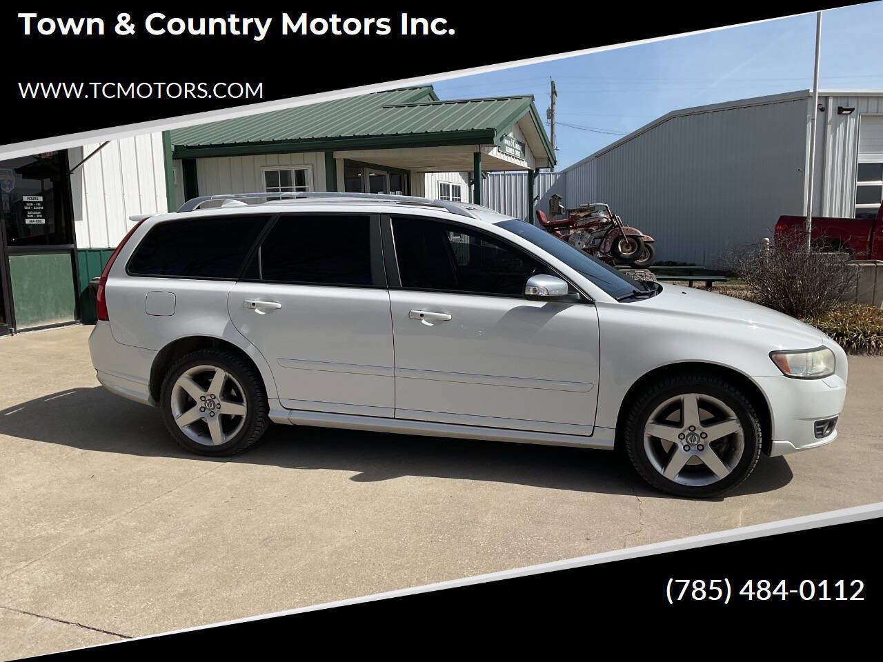 Used 2010 Volvo V50 T5 R-Design image 1