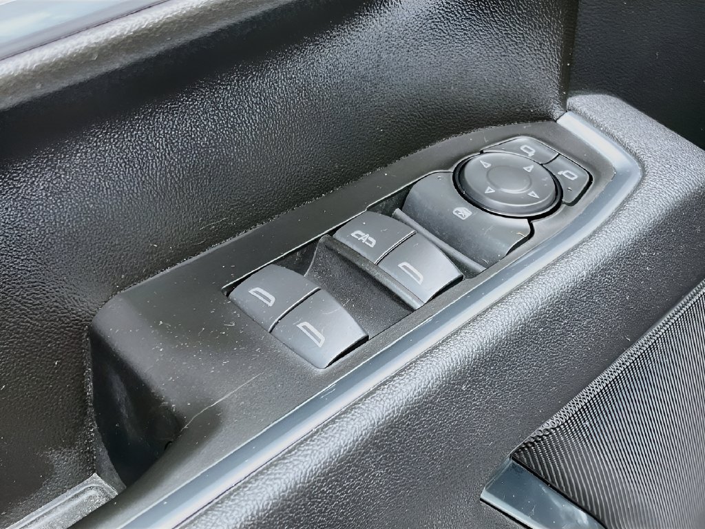 Used 2025 Chevrolet Silverado 1500 LT AWD/4WD image 18