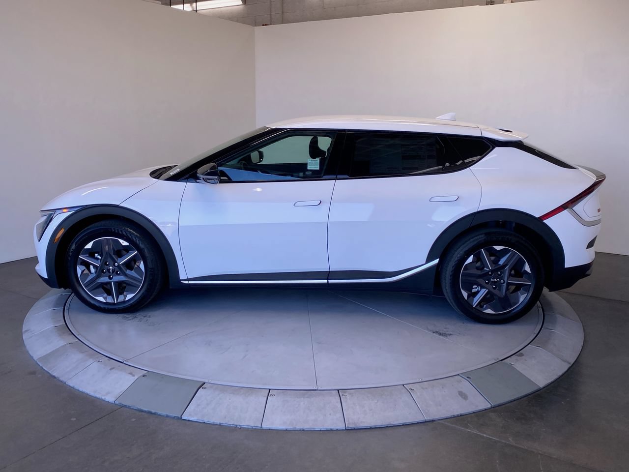 New 2026 Kia EV6 Light RWD image 2