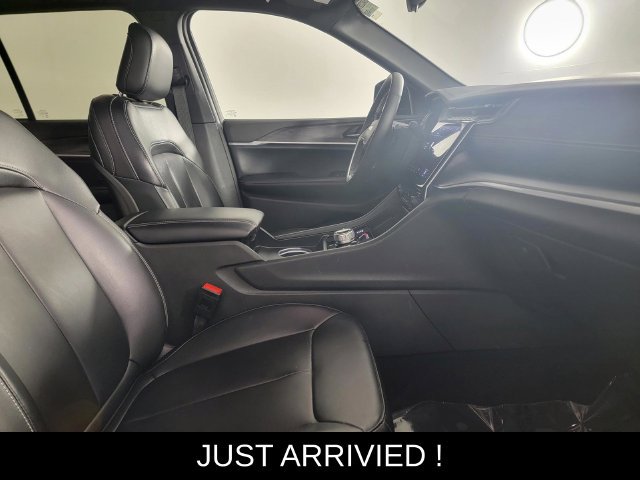 Used 2024 Jeep Grand Cherokee Limited AWD/4WD image 18