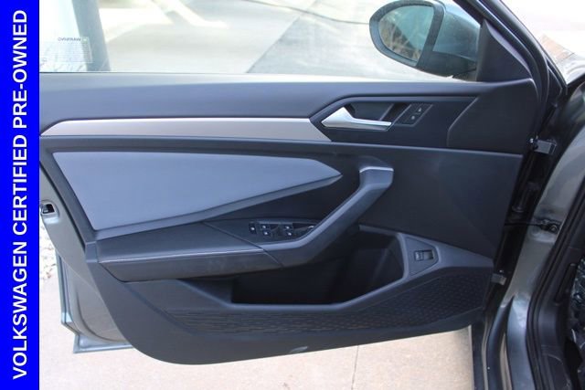 Used 2025 Volkswagen Jetta SE w/ Sunroof Package image 16