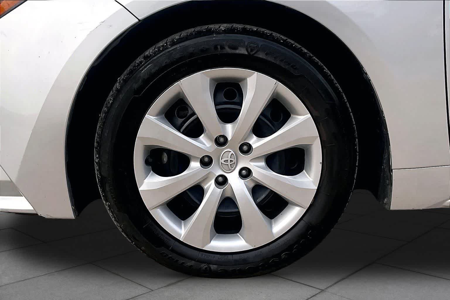 Used 2023 Toyota Corolla LE FWD image 10