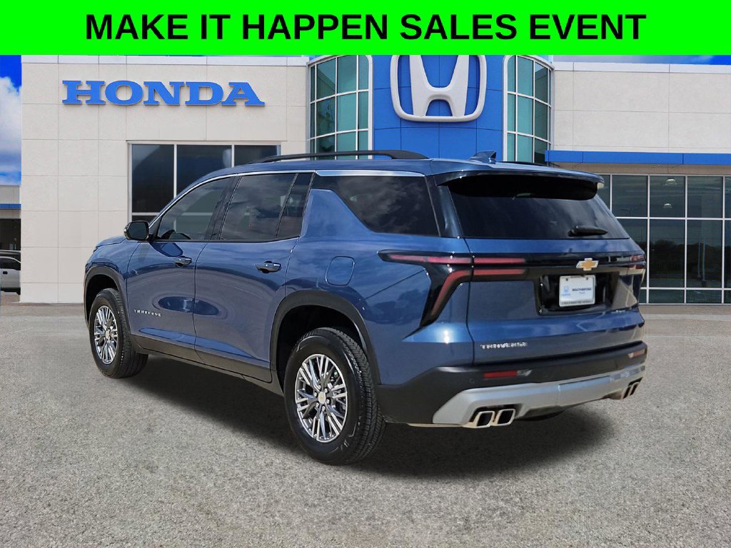 Used 2025 Chevrolet Traverse LT w/ Driver Confidence Package FWD image 5