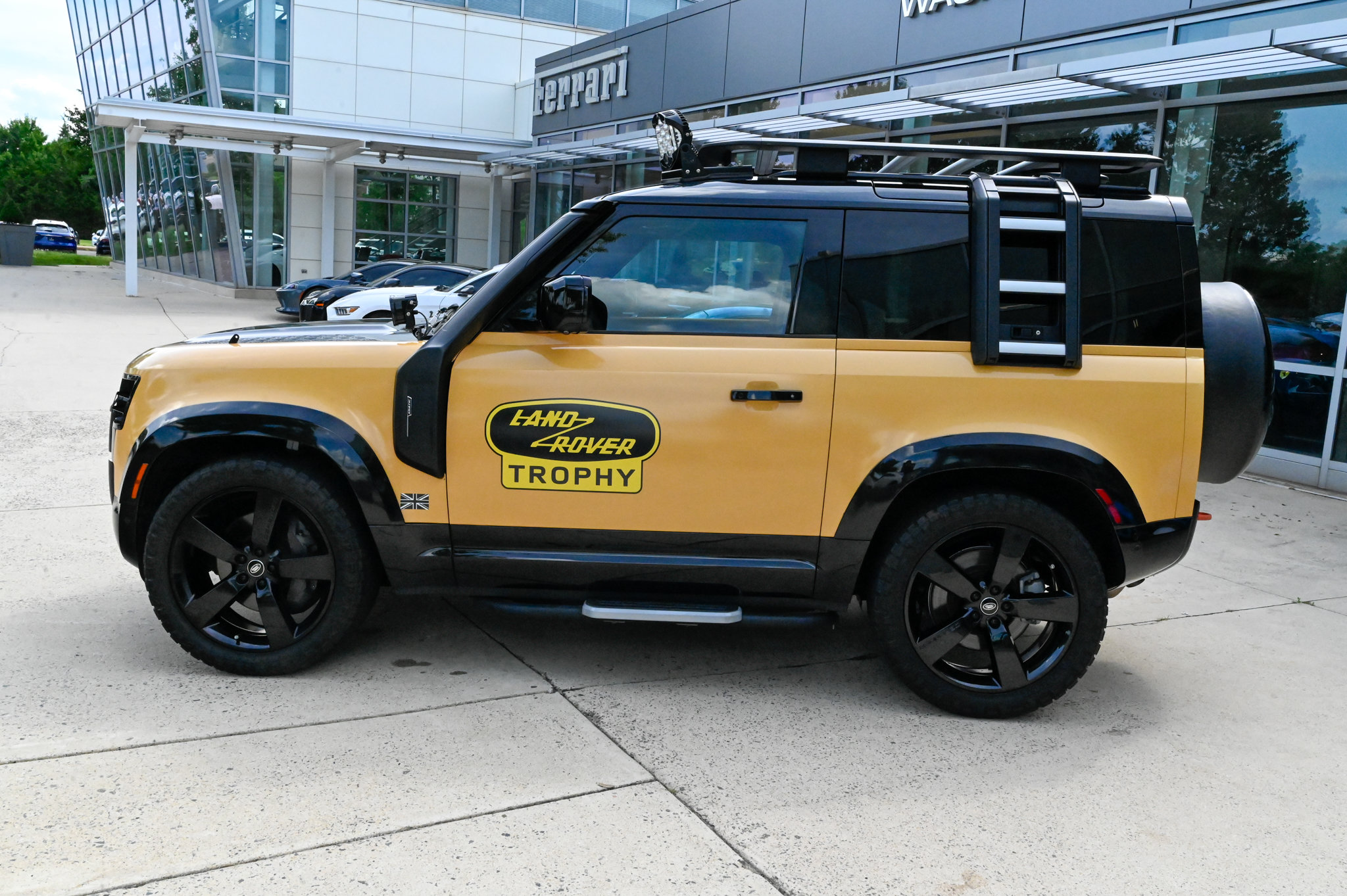 Used 2023 Land Rover Defender 90 X-Dynamic SE AWD/4WD image 8