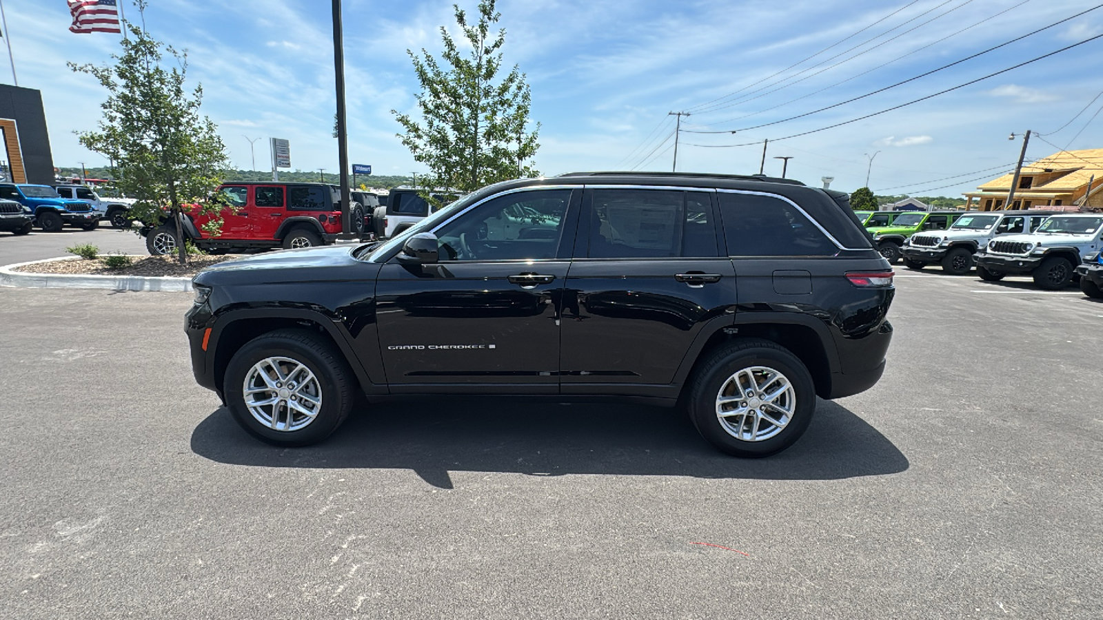 New 2026 Jeep Grand Cherokee Laredo RWD image 8
