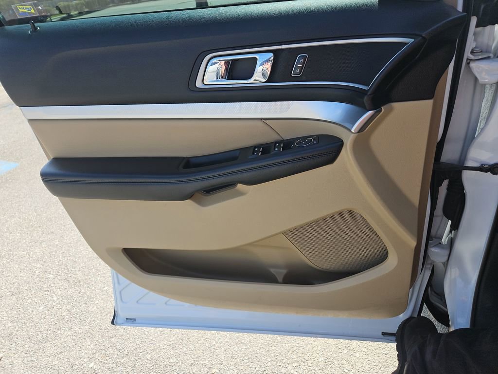 Used 2016 Ford Explorer XLT w/ Equipment Group 202A image 17