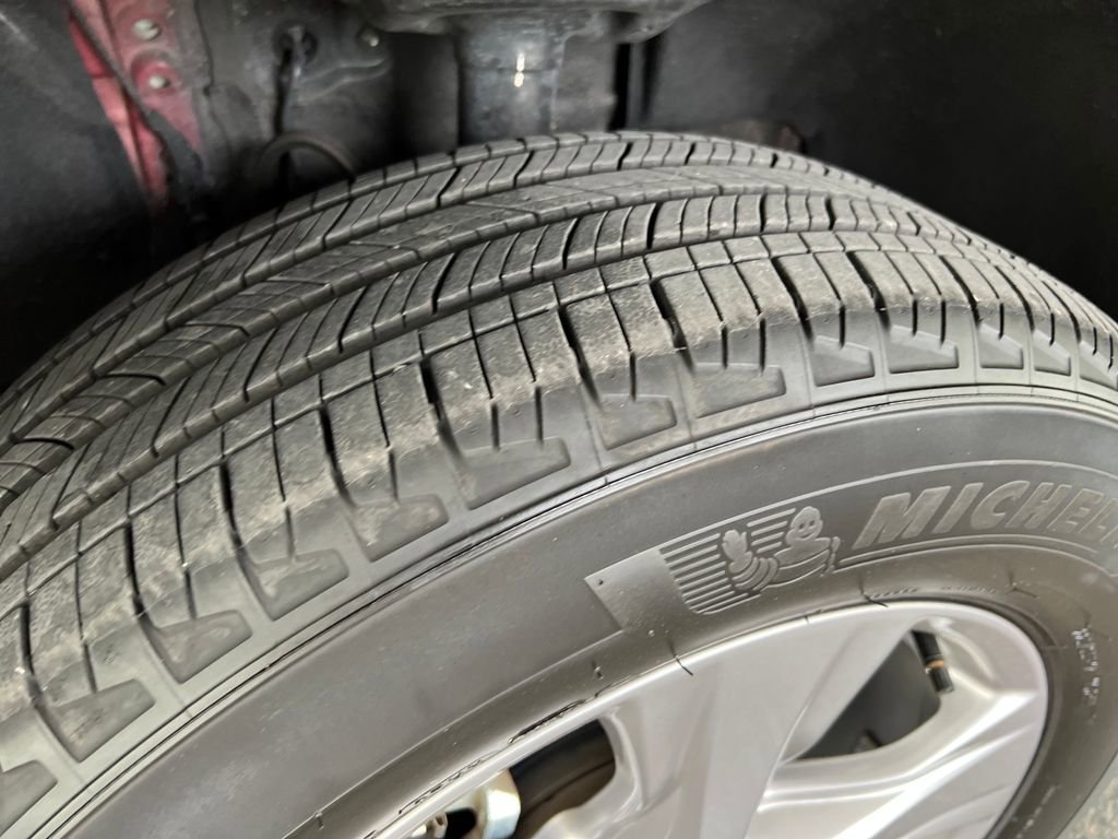 Used 2025 Toyota RAV4 XLE AWD/4WD image 28
