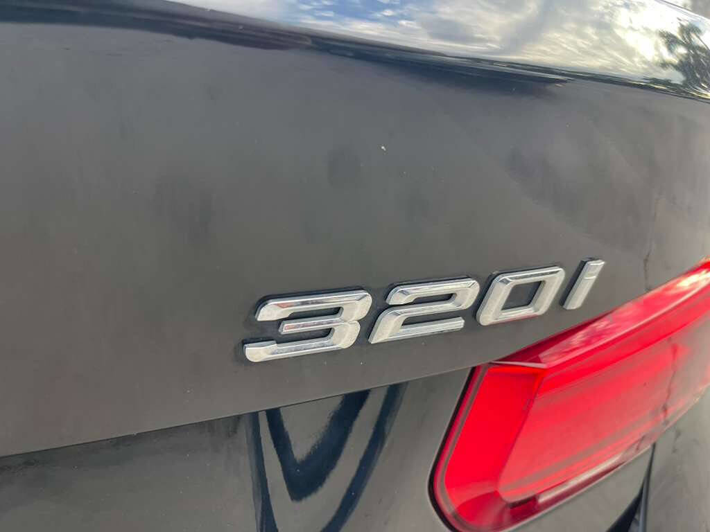 Used 2017 BMW 320i xDrive Sedan image 10