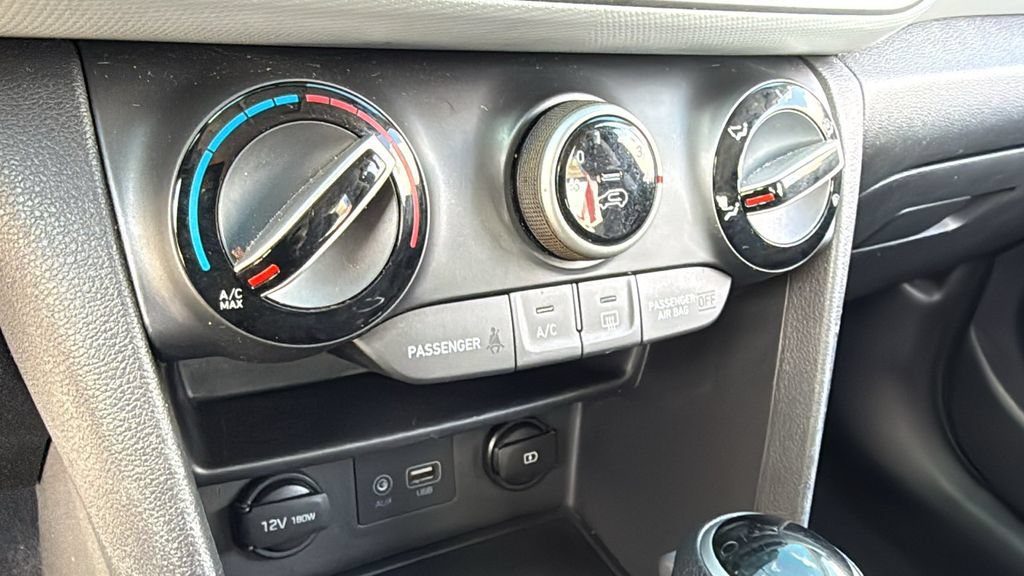 Used 2018 Hyundai Kona SE FWD image 34