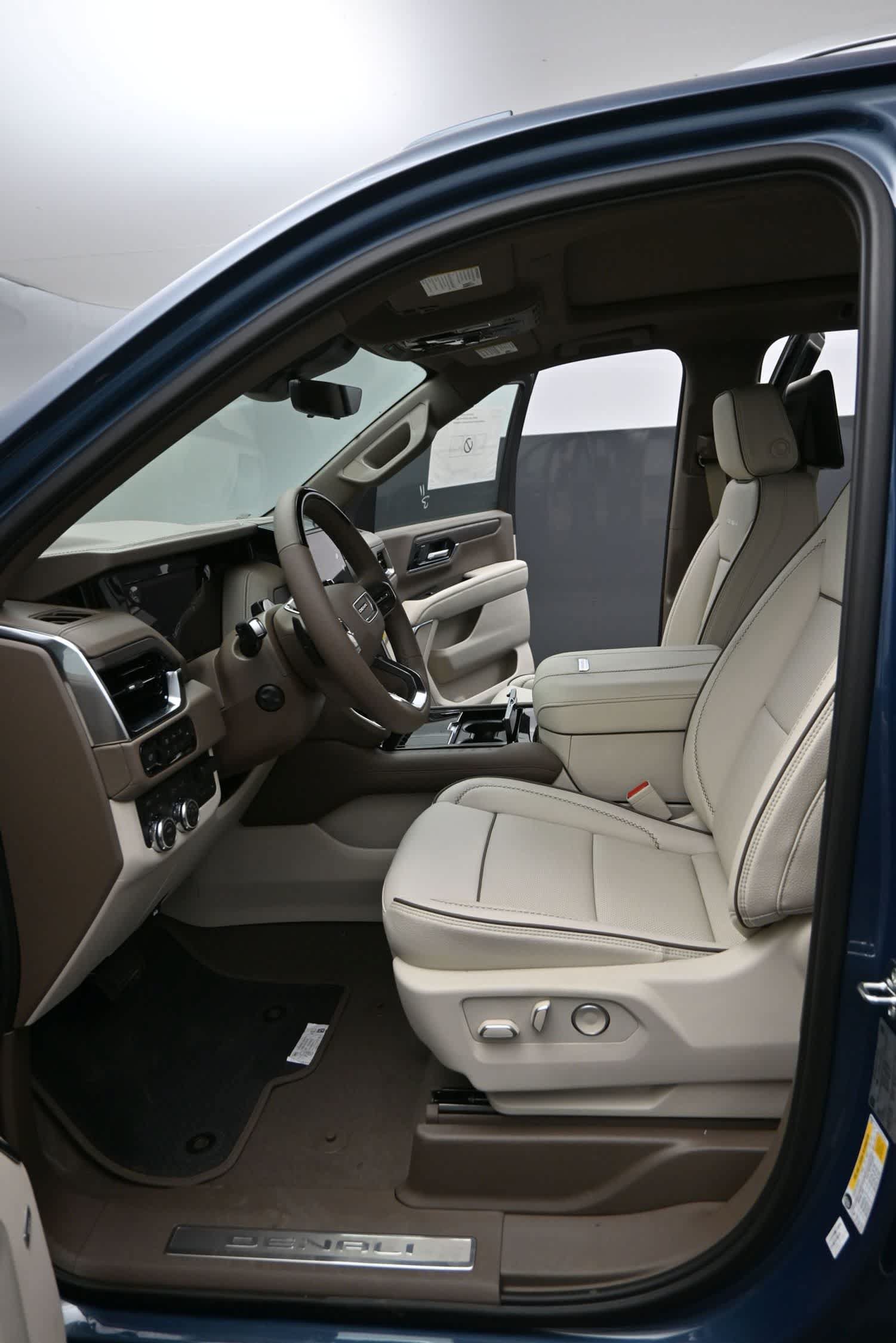 New 2026 GMC Yukon XL Denali w/ Denali Reserve Package AWD/4WD image 15