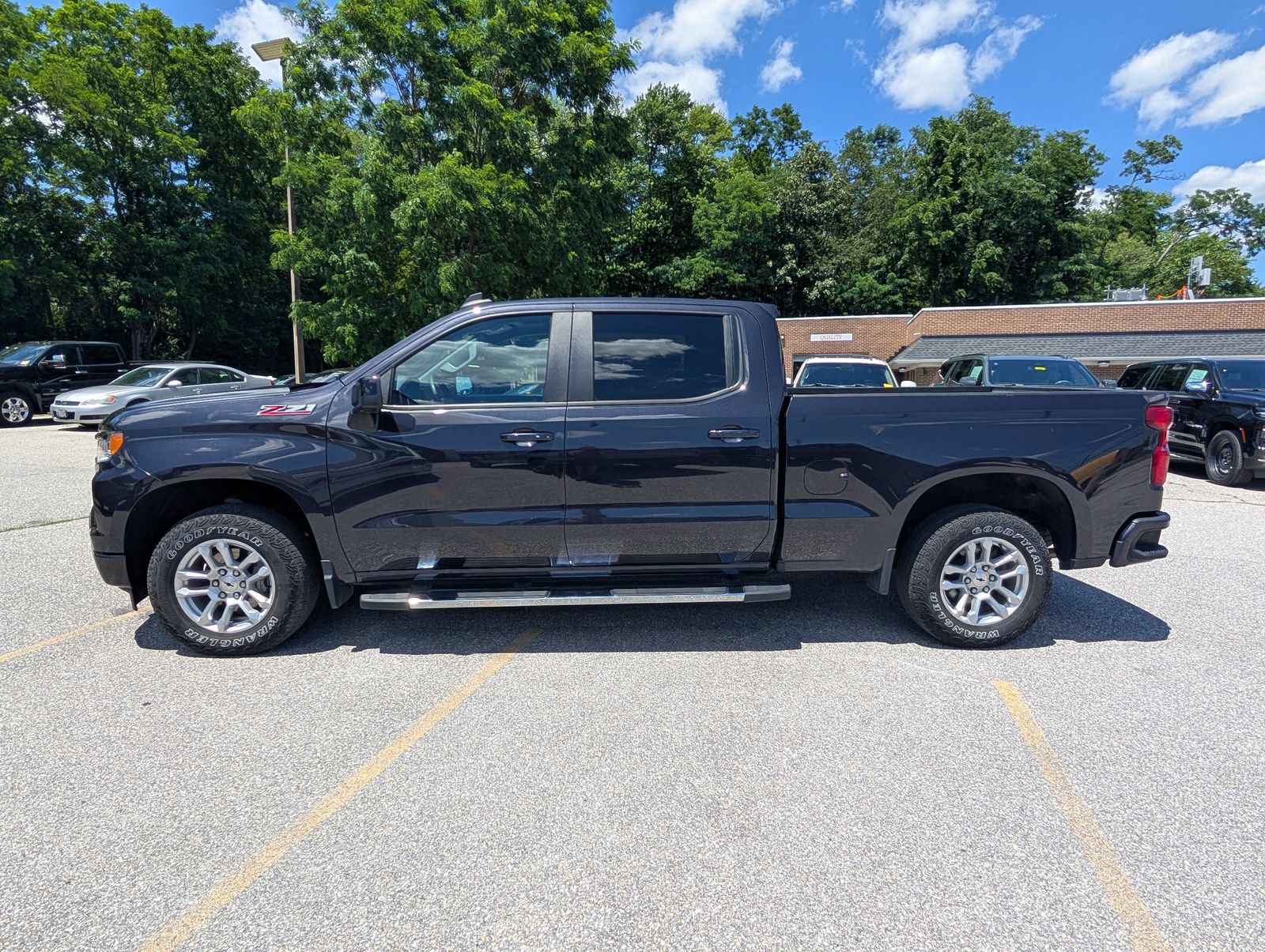Used 2022 Chevrolet Silverado 1500 RST w/ Z71 Off-Road Package AWD/4WD image 6