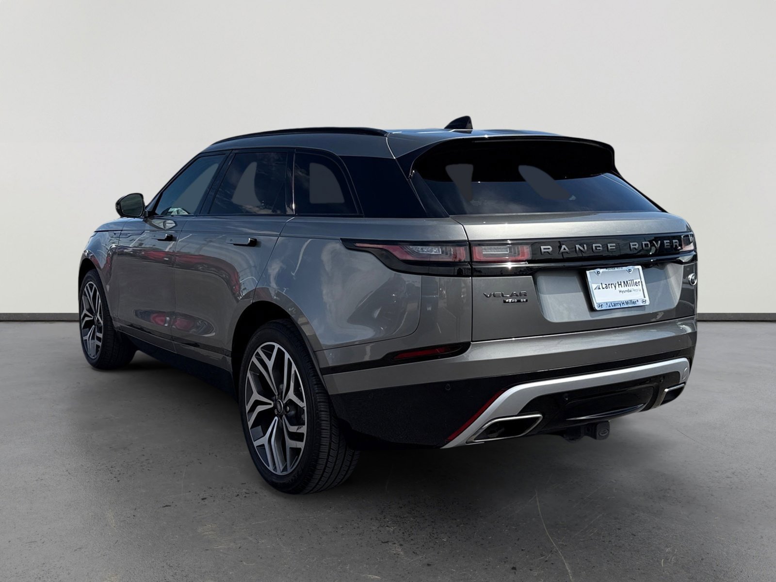 Used 2019 Land Rover Range Rover Velar R-Dynamic SE image 3