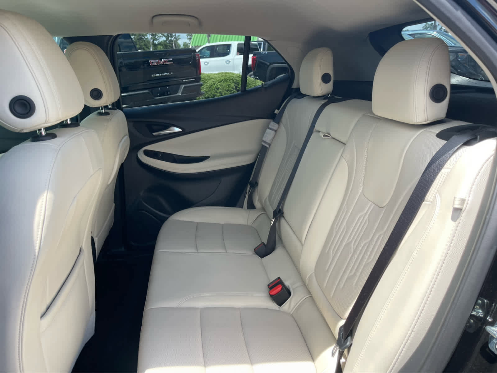 Used 2025 Buick Encore GX Avenir w/ Avenir Technology Package FWD image 21