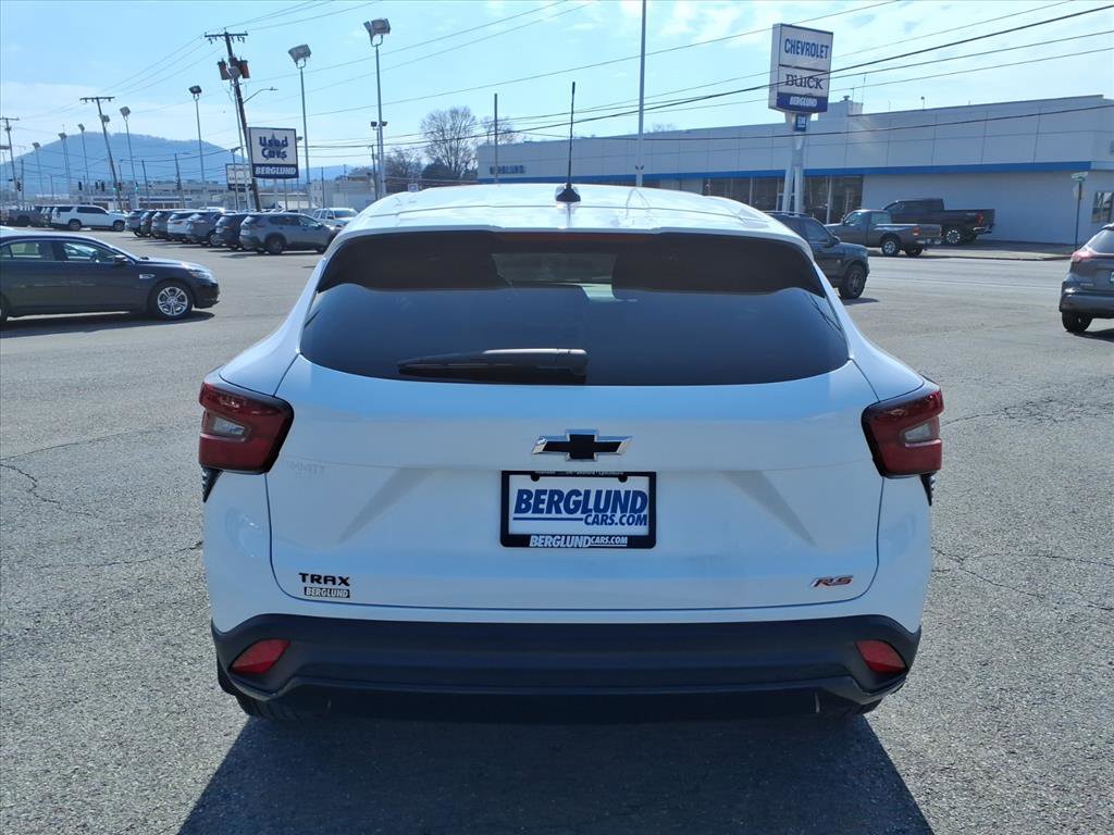 Used 2024 Chevrolet Trax RS w/ Driver Confidence Package image 5
