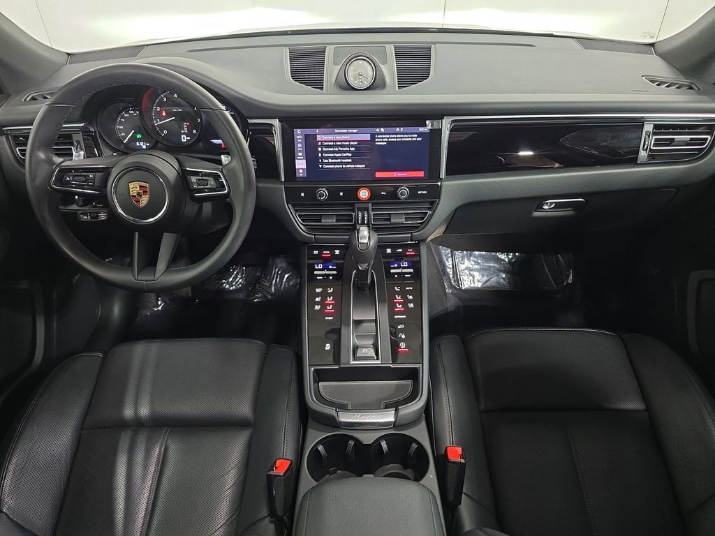 Certified 2025 Porsche Macan image 13
