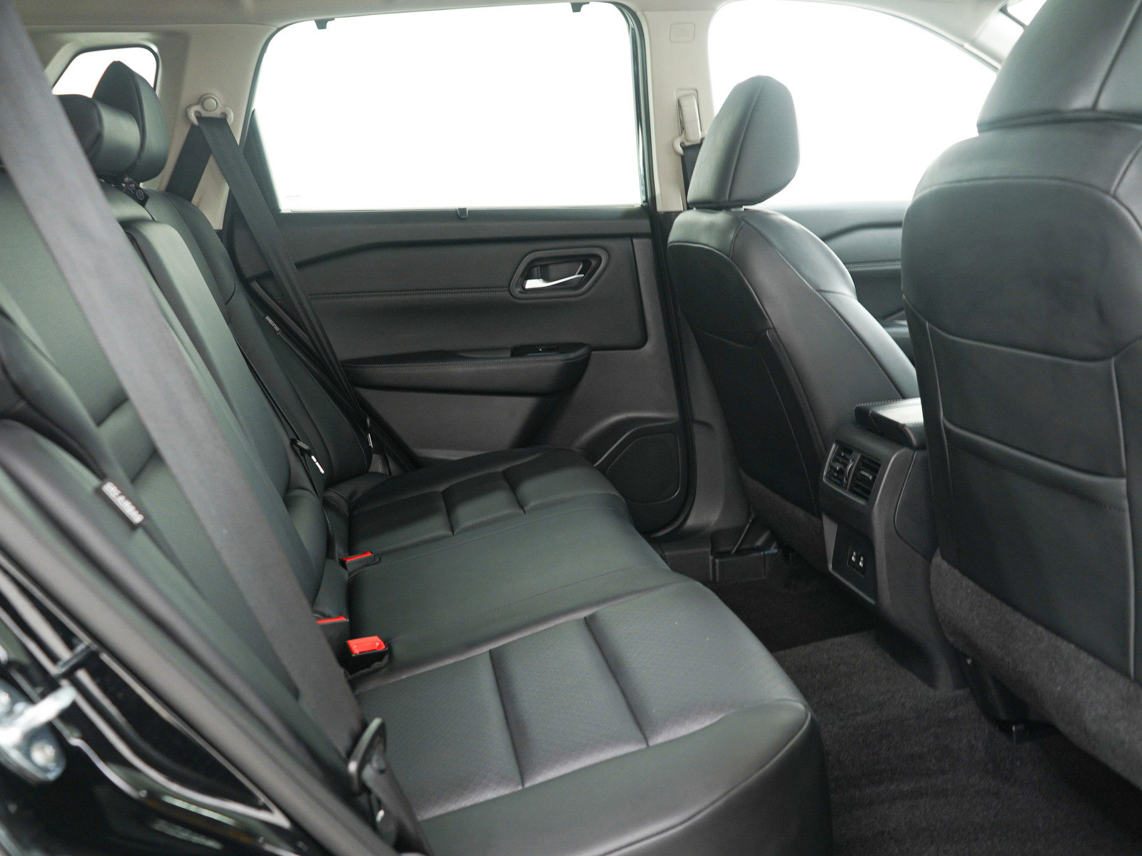 Used 2024 Nissan Rogue SV w/ SV Premium Package image 14