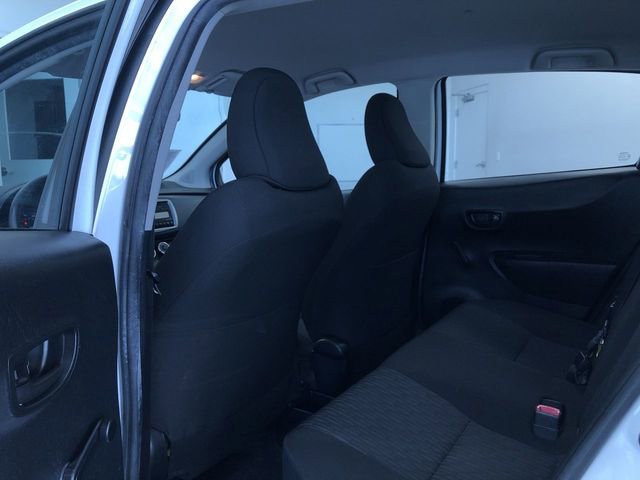 Used 2014 Toyota Yaris L image 18
