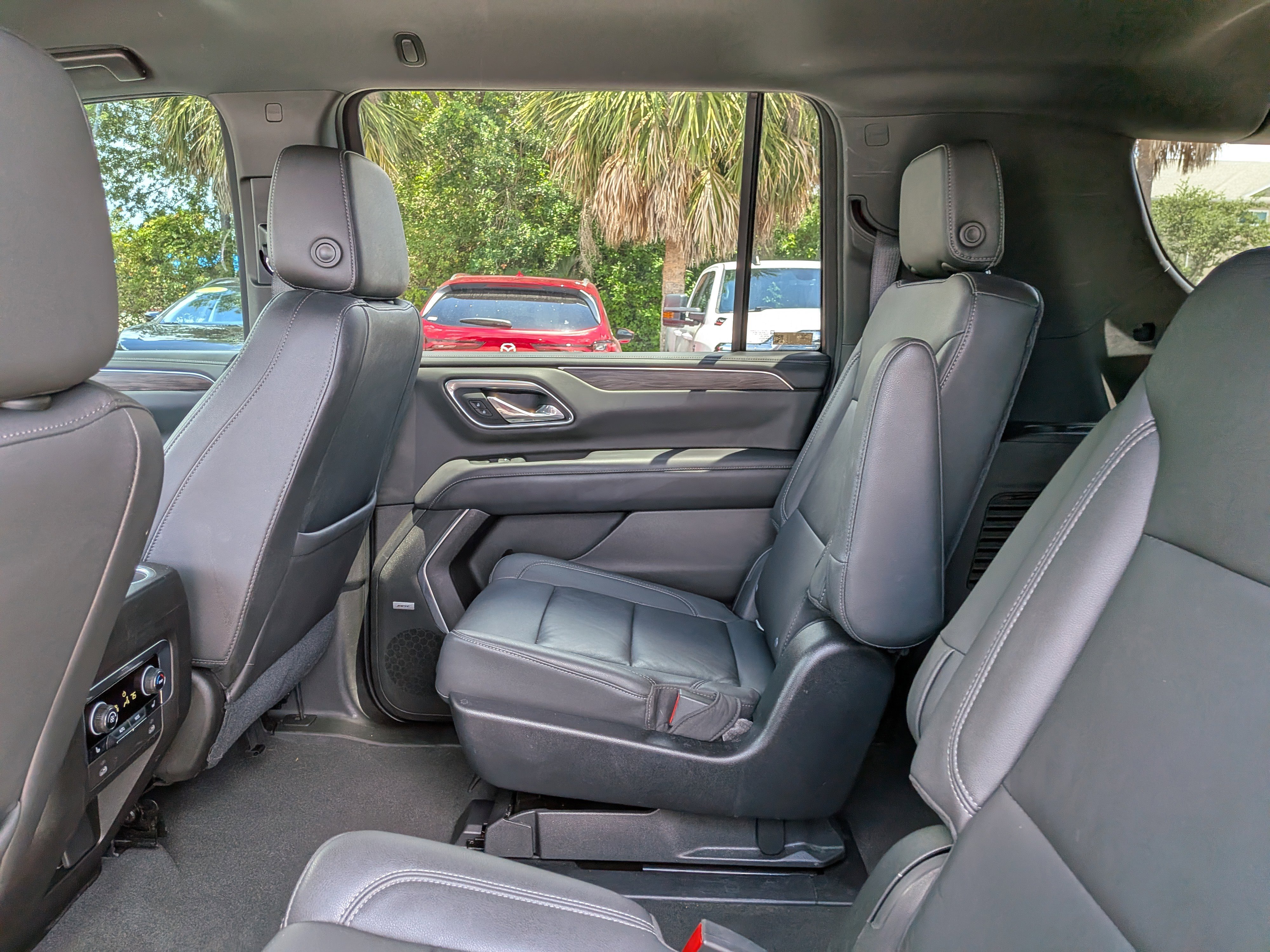 Used 2021 Chevrolet Suburban LT w/ Luxury Package RWD image 15