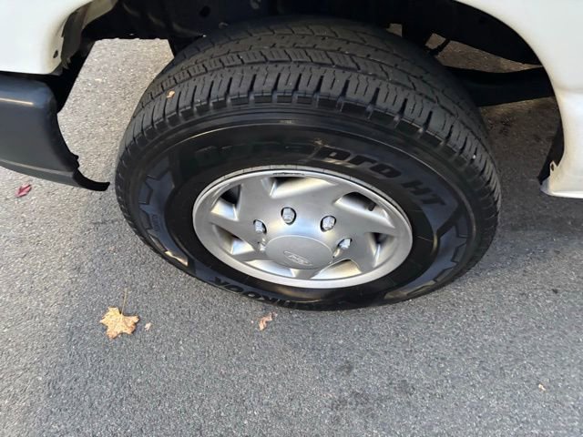 Used 2014 Ford E-250 and Econoline 250 image 26