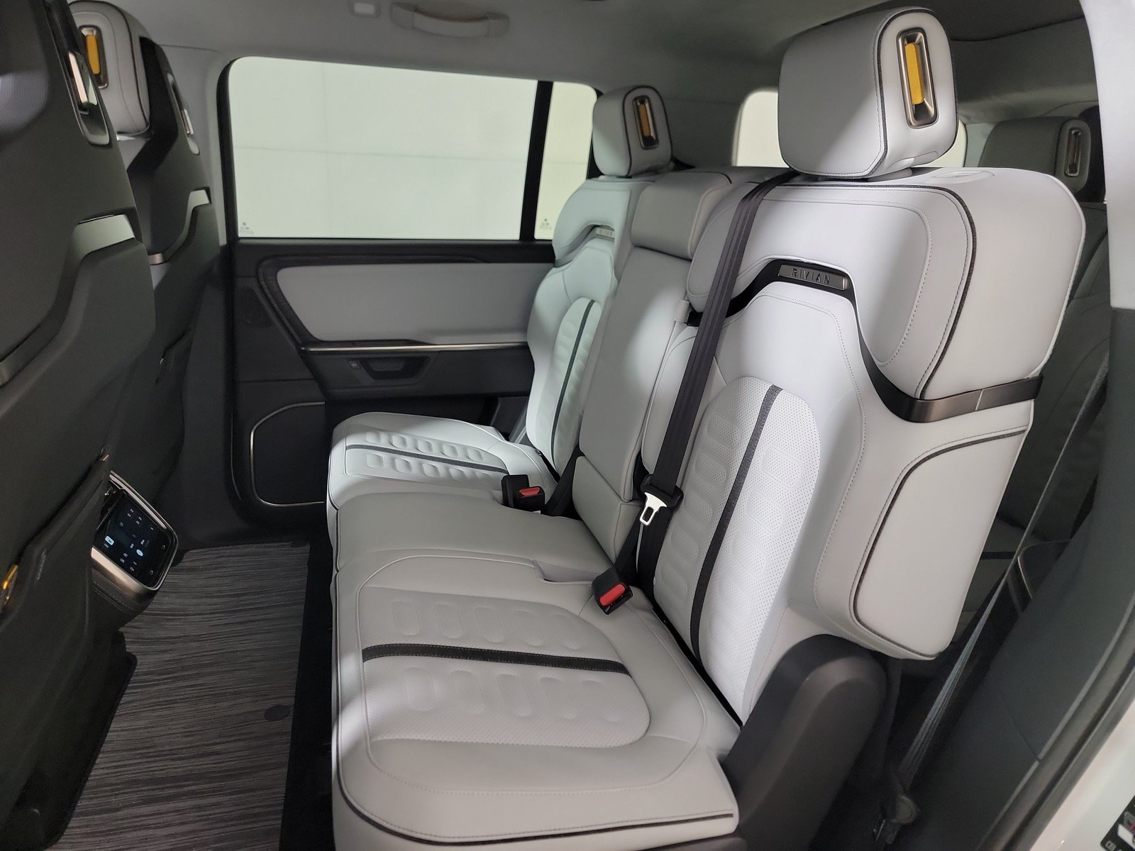 Used 2025 Rivian R1S Adventure AWD/4WD image 21