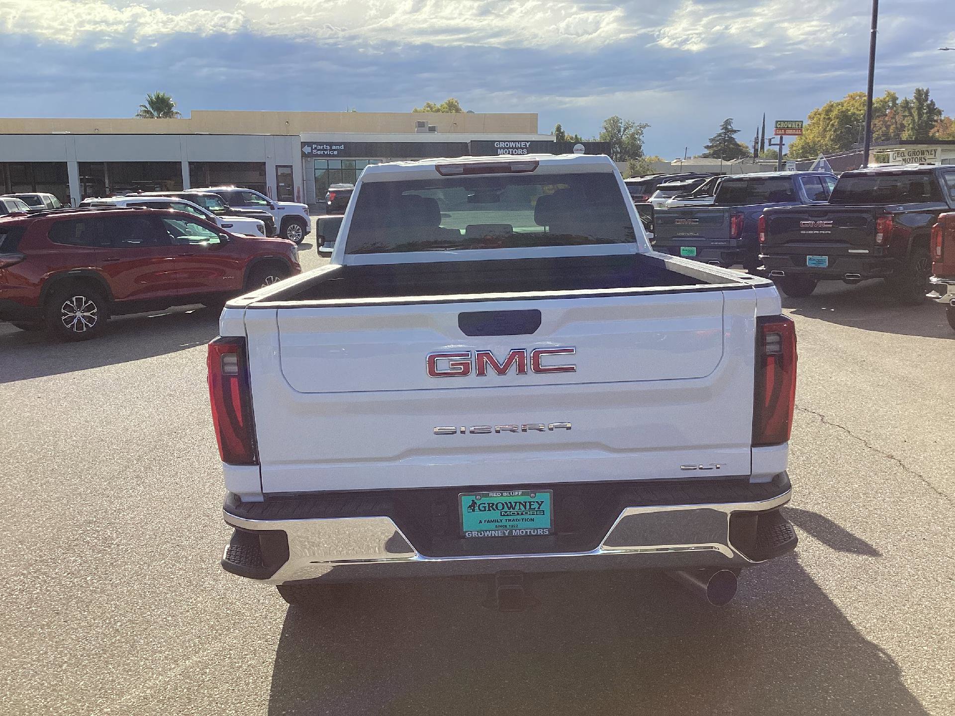 New 2025 GMC Sierra 2500 SLT image 9