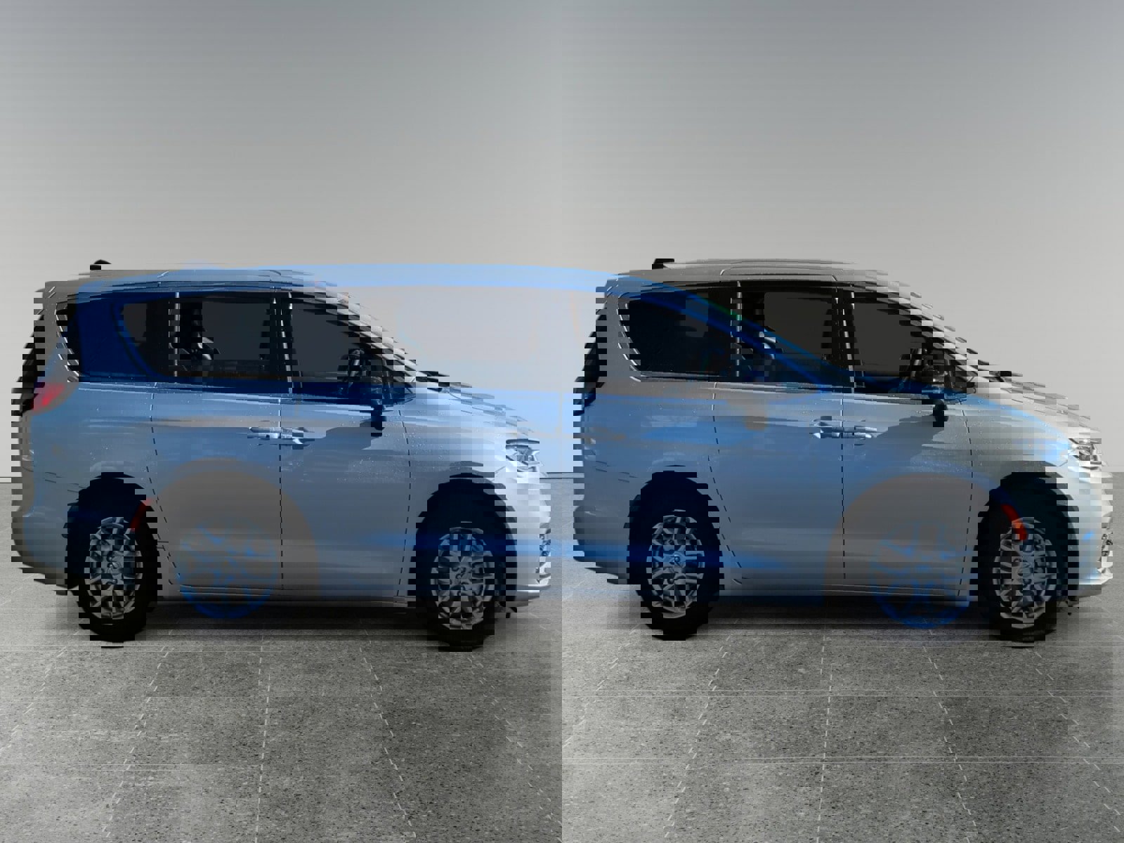 Used 2024 Chrysler Pacifica Touring image 7