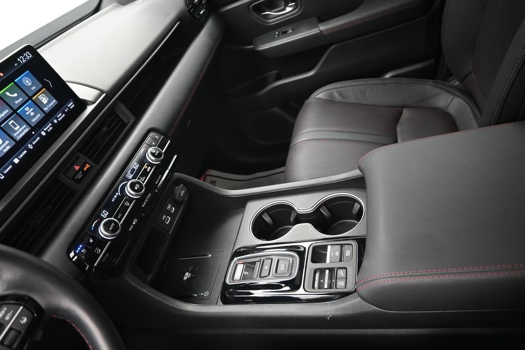 Used 2025 Honda Pilot Black Edition image 14