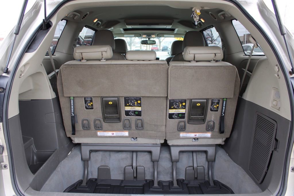 Used 2017 Toyota Sienna XLE Premium image 11