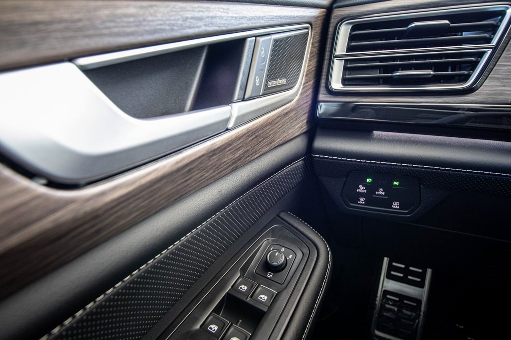 New 2026 Volkswagen Atlas SEL Premium R-Line image 32