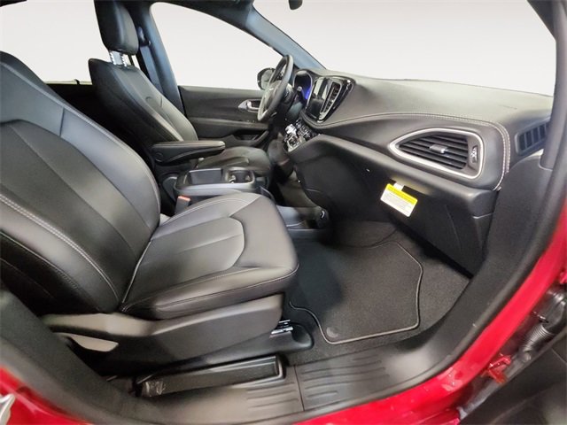 New 2026 Chrysler Pacifica Select image 15