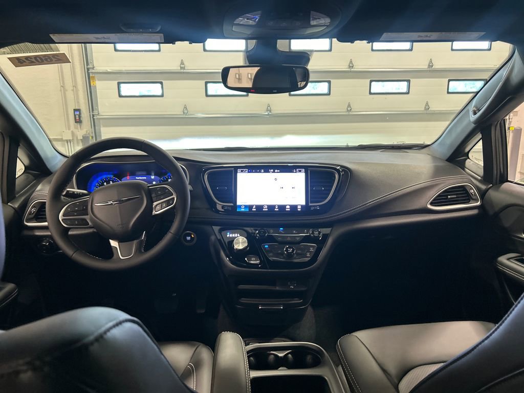 New 2026 Chrysler Pacifica Select FWD image 28