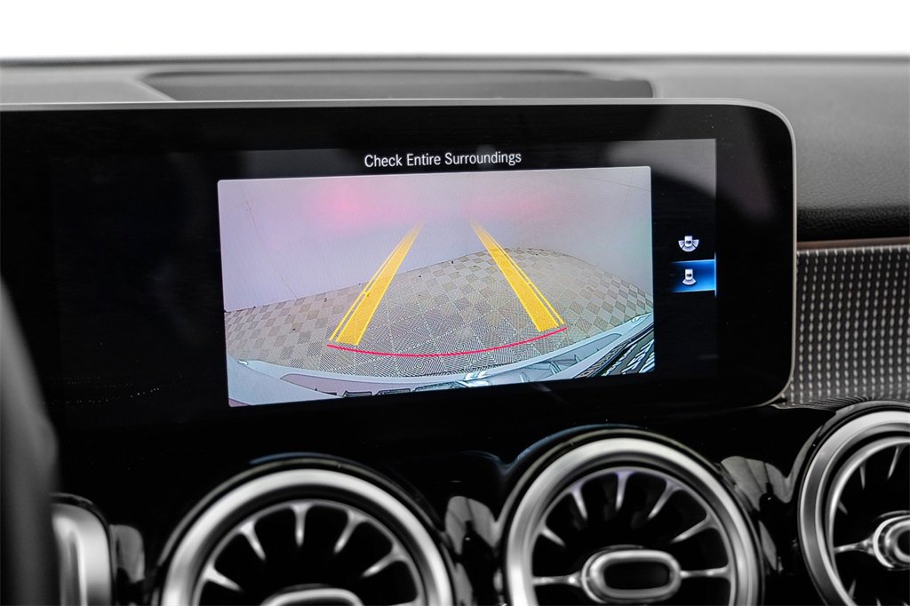Used 2020 Mercedes-Benz GLB 250 w/ Premium Package image 21
