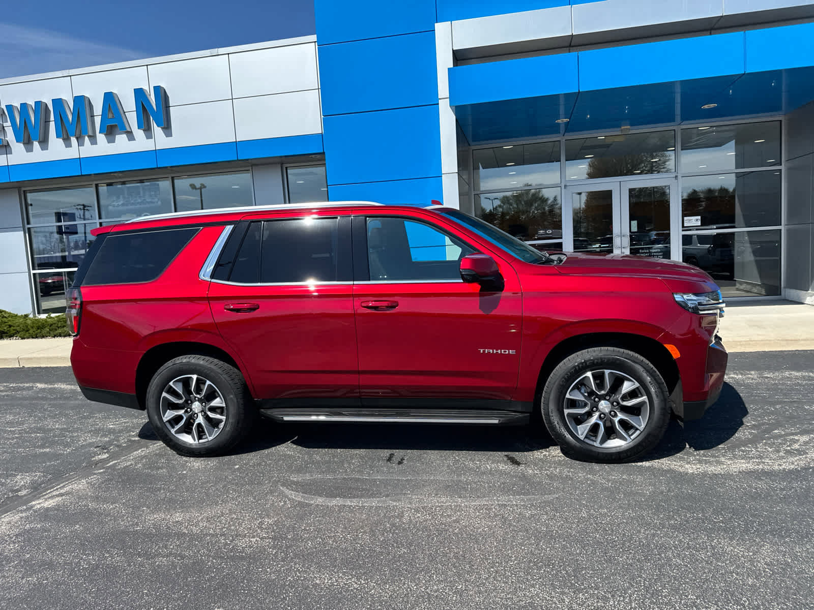 Used 2021 Chevrolet Tahoe LT w/ LT Signature Package AWD/4WD image 2