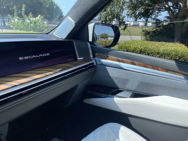 Certified 2025 Cadillac Escalade Sport Platinum w/ LPO, ONYX Package AWD/4WD image 41