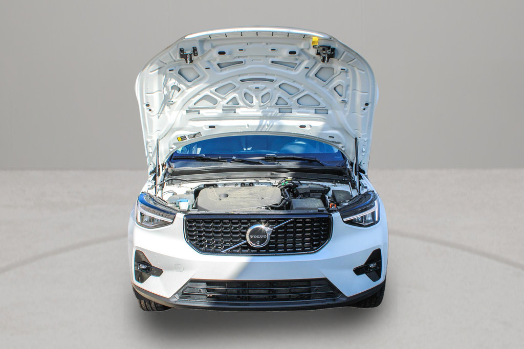 Certified 2025 Volvo XC40 B5 Plus AWD/4WD image 42