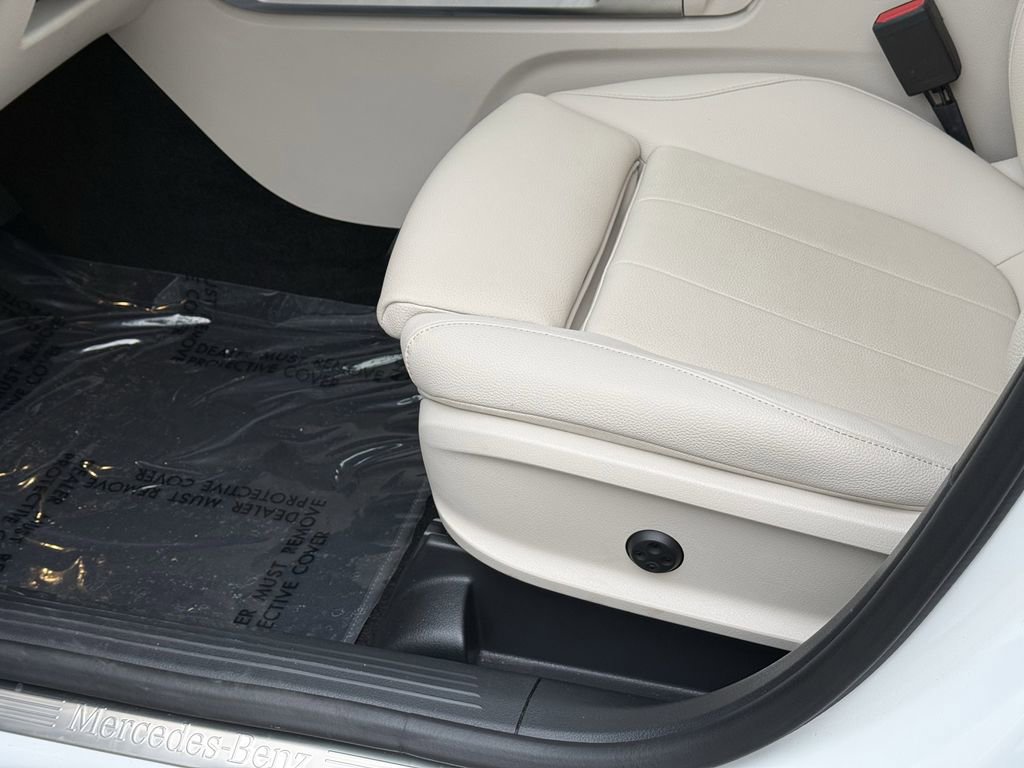 Certified 2025 Mercedes-Benz GLB 250 4MATIC image 16