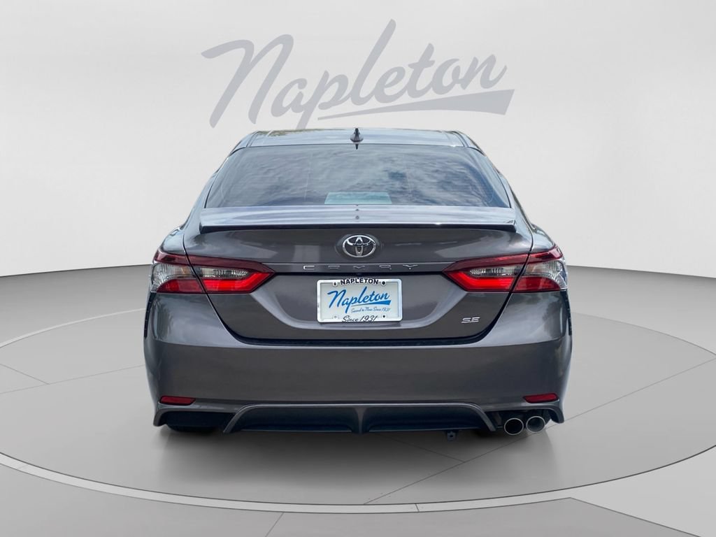 Used 2024 Toyota Camry SE w/ Convenience Package FWD image 4