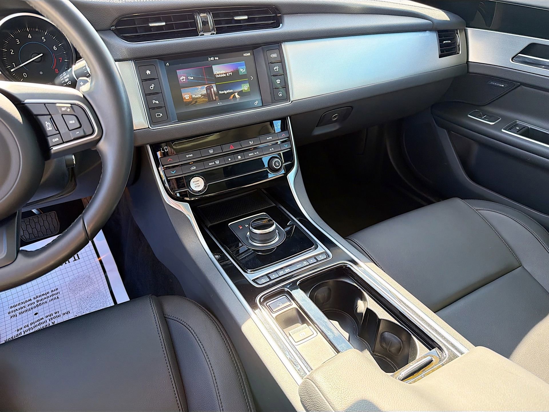 Used 2018 Jaguar XF Premium image 27