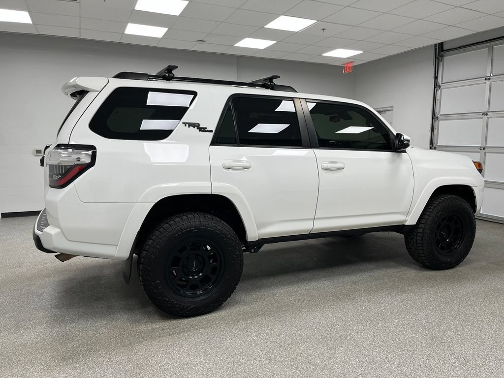 Used 2022 Toyota 4Runner TRD Off-Road Premium AWD/4WD image 11