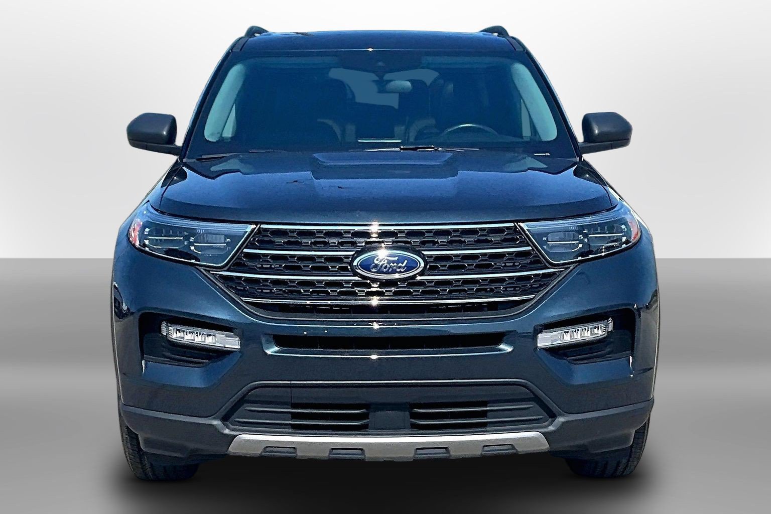 Used 2023 Ford Explorer XLT w/ Equipment Group 202A AWD/4WD image 3