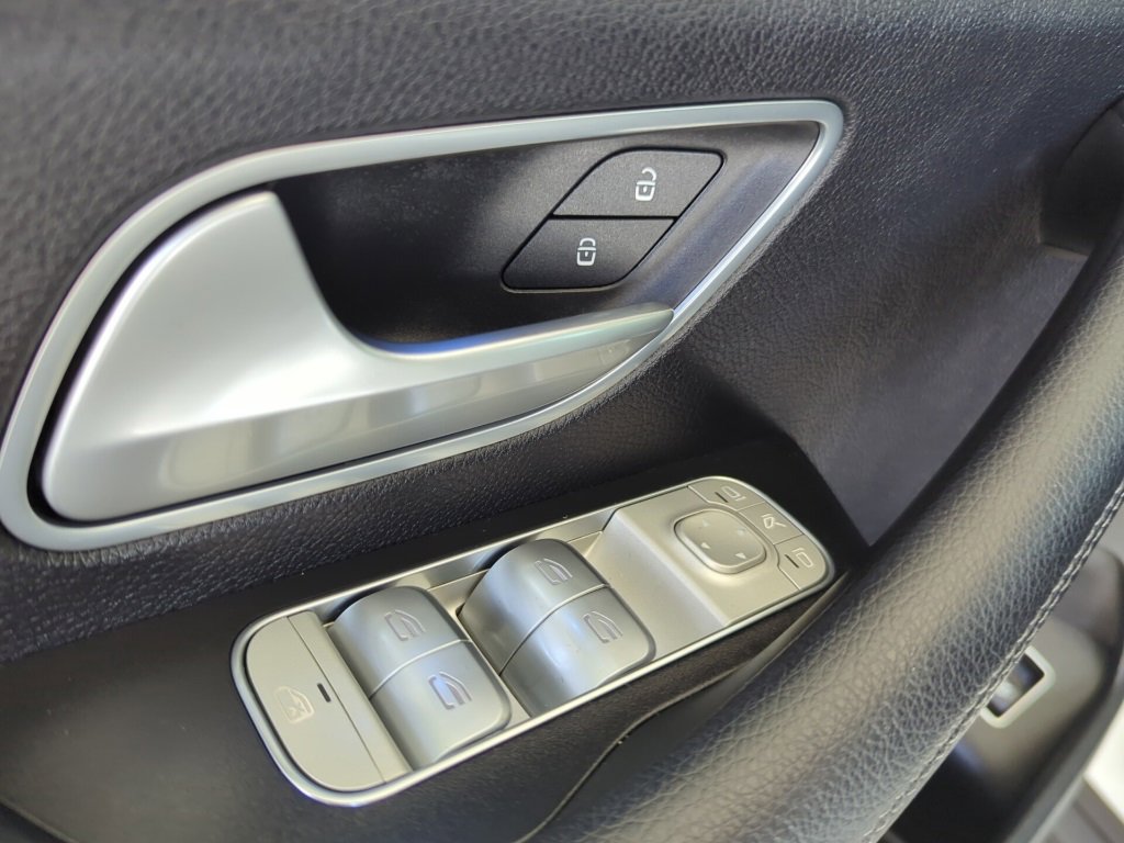 Used 2024 Mercedes-Benz GLE 350 4MATIC image 11