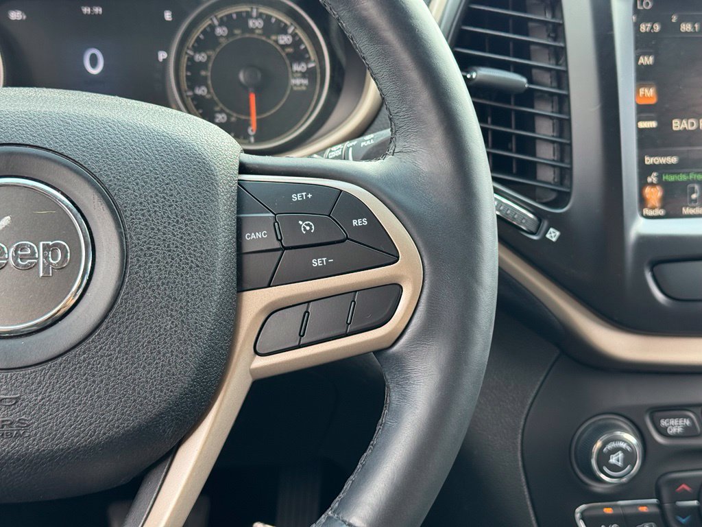 Used 2018 Jeep Cherokee Limited AWD/4WD image 27