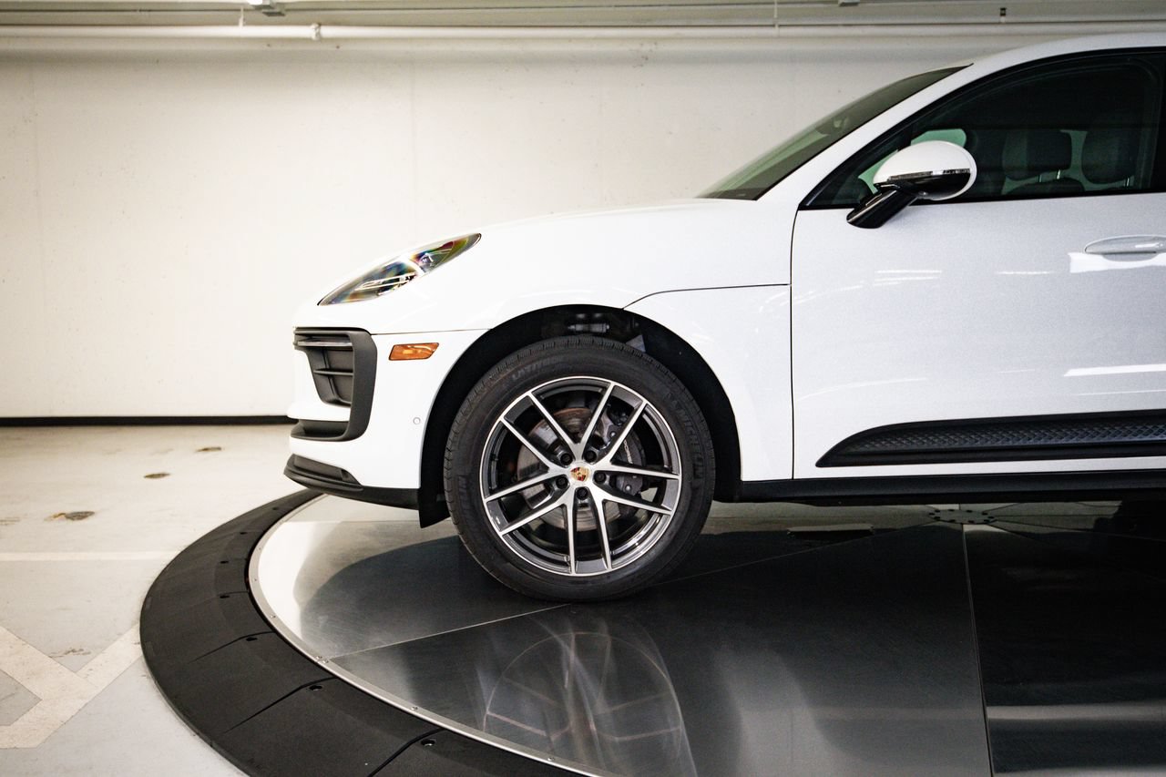 Certified 2023 Porsche Macan AWD/4WD image 11
