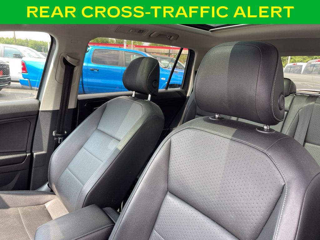 Used 2018 Volkswagen Tiguan SEL AWD/4WD image 16