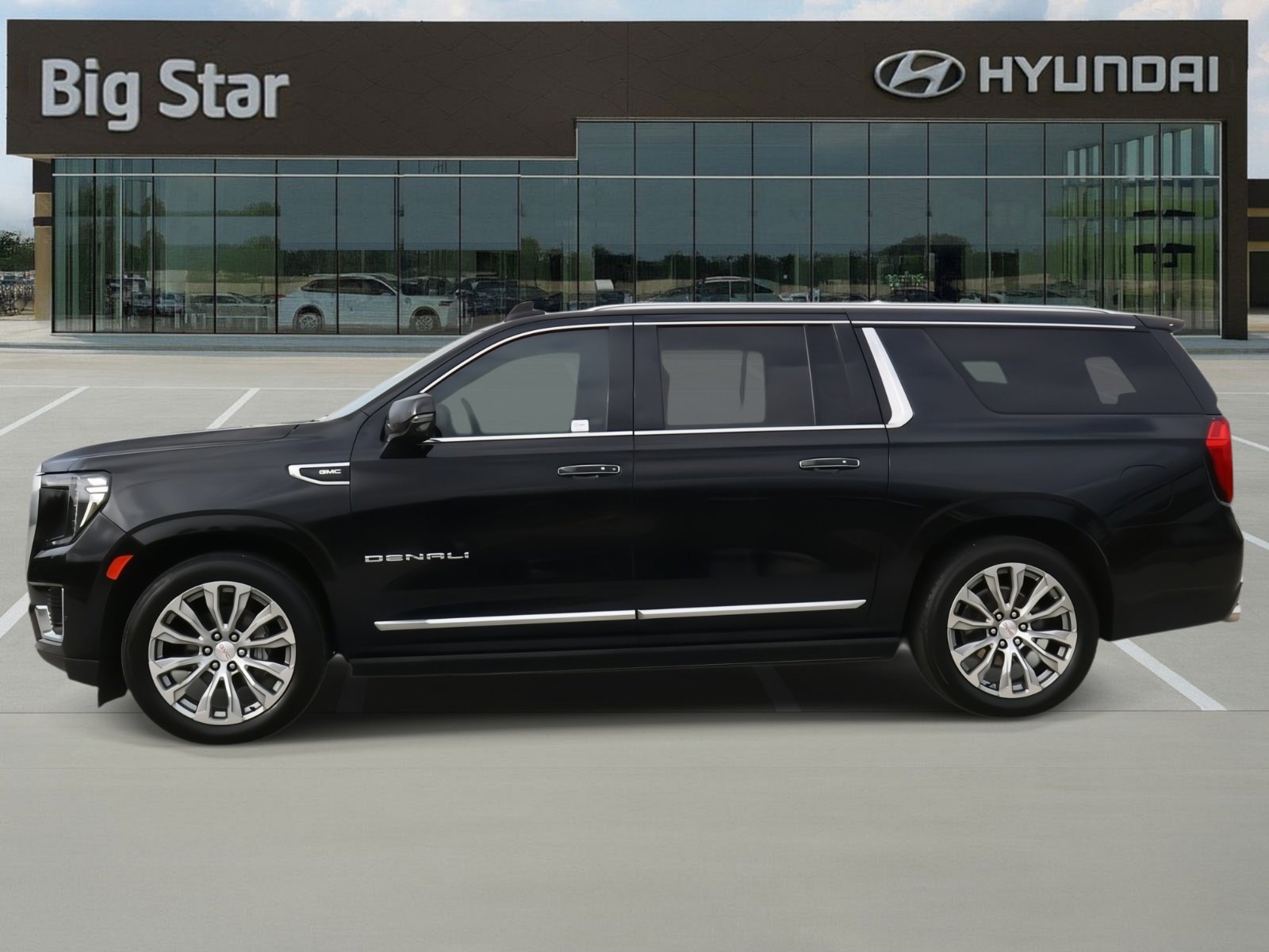 Used 2023 GMC Yukon XL Denali w/ Denali Reserve Package image 2