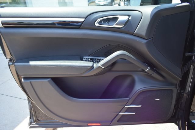 Used 2017 Porsche Cayenne Platinum Edition AWD/4WD image 18